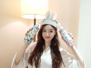 吴宣仪甜美俏皮自拍照图片_2