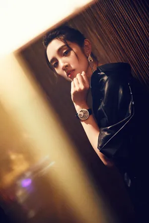 唐艺昕性感优雅写真图片_5