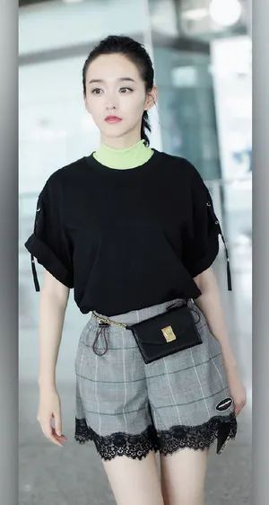 何泓姗清爽秀丽机场图片_1
