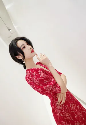 刘丁菡美艳性感图片