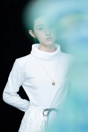 张子枫白裙俏皮写真图片_3