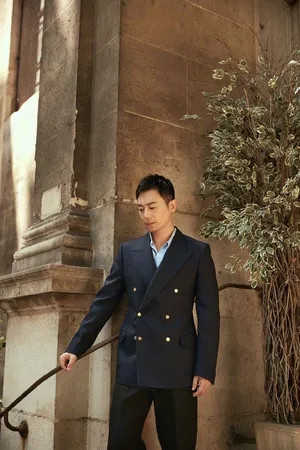 朱亚文巴黎时装周帅气街拍图片_3