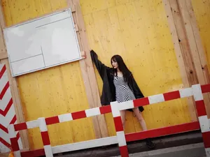 杨幂白皙性感街拍写真图片_8