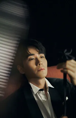 朱一龙帅气撩人光影写真图片_6