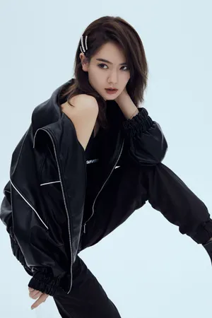戚薇性感干练写真图片_2