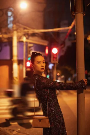 李梦复古刺绣裙优雅写真图片_3