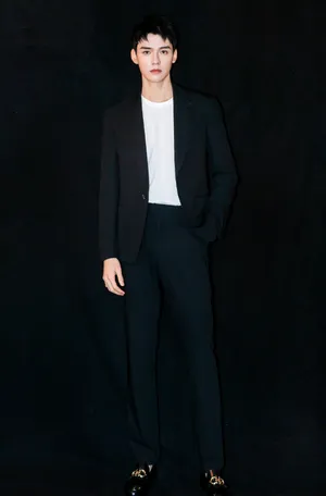 龚俊休闲帅气西装写真图片_3