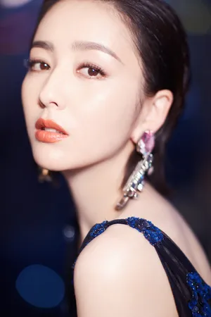 佟丽娅优雅干练活动图片_1