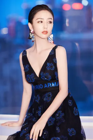 佟丽娅优雅干练活动图片_5