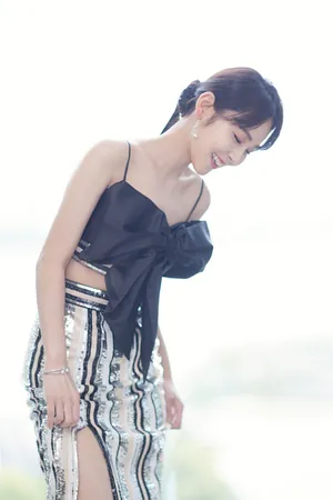 张佳宁性感靓丽写真图片