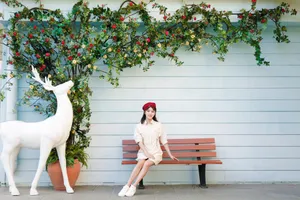 新晋小花孙雅丽清新户外写真