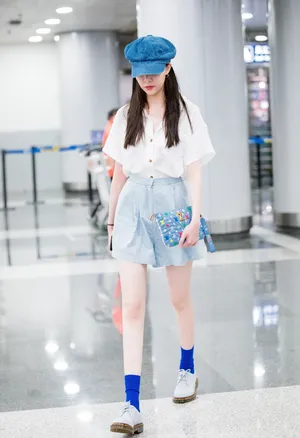 宋妍霏夏日清爽街拍图片