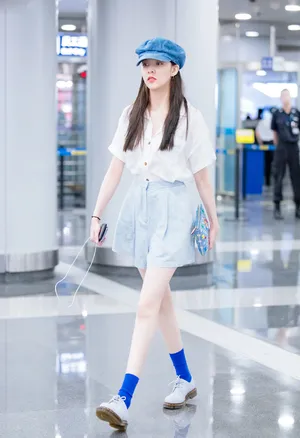 宋妍霏夏日清爽街拍图片