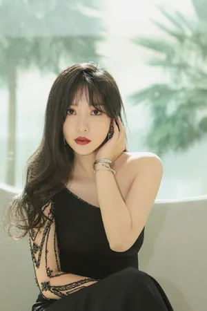 柳岩优雅性感养眼写真图片_6