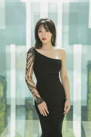 柳岩优雅性感养眼写真图片_7