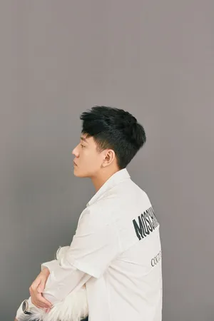 秦俊杰清新时尚写真图片_2