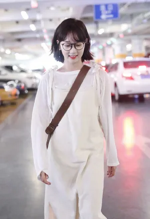 李子璇纯白奶气十足图片