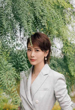 海清利落大方时尚写真图片_2