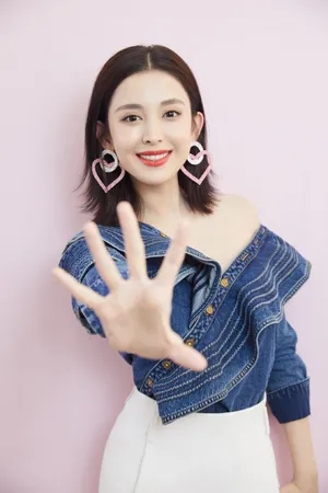古力娜扎粉嫩俏皮写真图片_5
