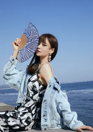 沈梦辰性感迷人海边写真图片