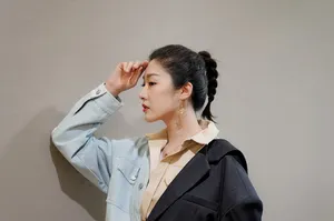 王双清爽利落活动写真图片