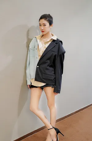 王双清爽利落活动写真图片