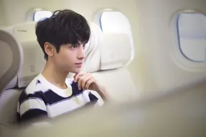 罗云熙休闲帅气夏日写真图片_3
