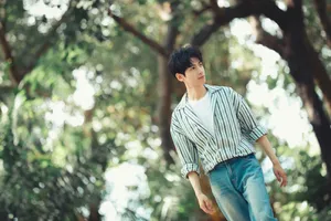 罗云熙休闲帅气夏日写真图片_5