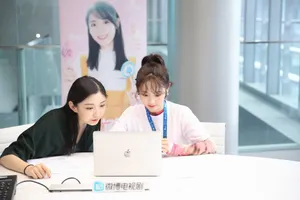 邢菲清新俏皮活动图片