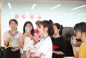 邢菲清新俏皮活动图片_2