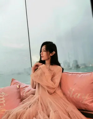 汤晶媚粉裙甜美写真图片_4