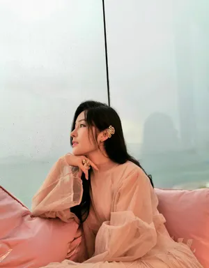 汤晶媚粉裙甜美写真图片_8