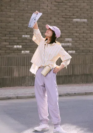 吴昕简约时尚写真图片_1