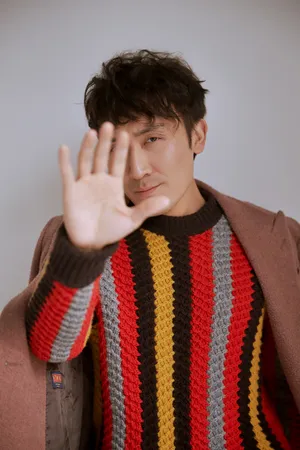 赵煊黑白光影绅士帅气写真图片_2