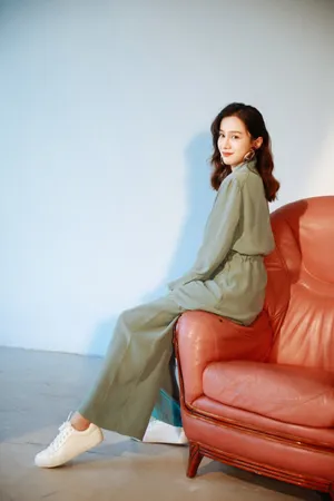 陆妍淇清新甜美写真图片_1