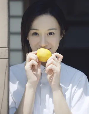 陆妍淇夏日纯白甜美图片_1