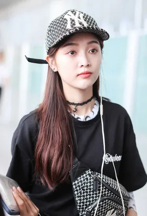 吴宣仪热裤私服机场街拍图片_2