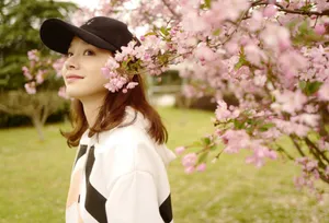 陆妍淇花间甜美图片_3