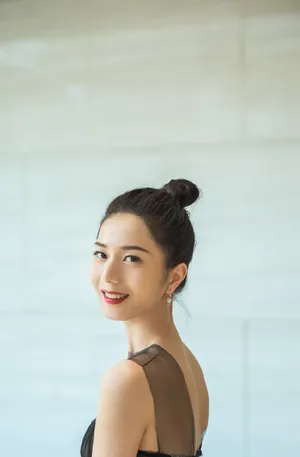 彭杨上海电影节气质写真图片