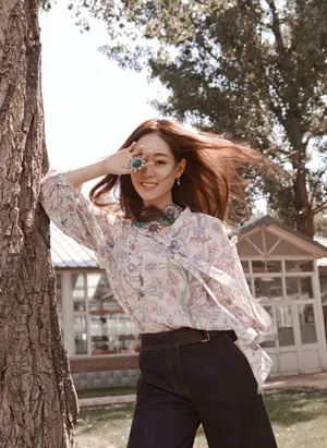 祝绪丹优雅温婉时尚写真图片_6