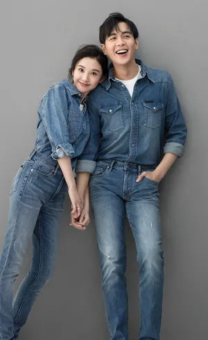 张若昀唐艺昕甜蜜婚纱写真图片_2