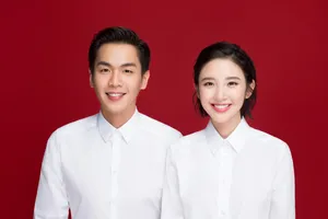 张若昀唐艺昕白衬衫结婚照图片