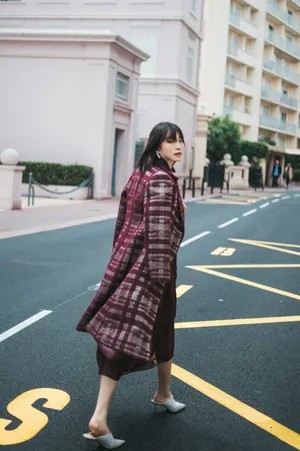 黄璐优雅知性街拍图片_5