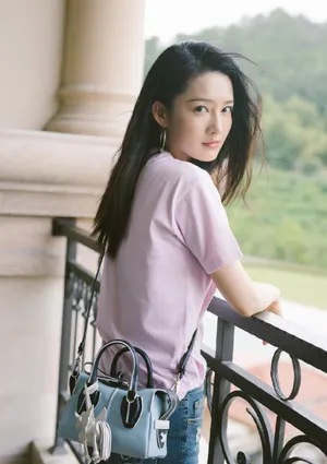 李沁清新时尚写真图片_1