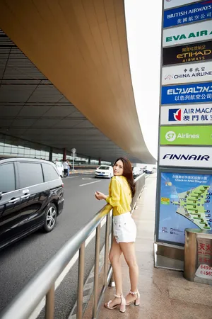 黄英清新俏皮街拍图片_4
