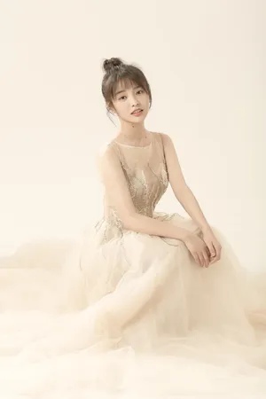 新晋小花孙雅丽仙气性感写真_3