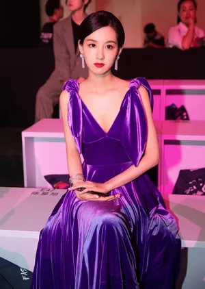 陈都灵紫色飘逸灵动图片