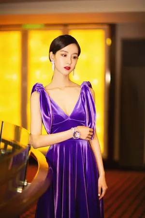 陈都灵紫色飘逸灵动图片_3