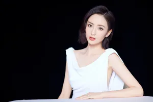 佟丽娅优雅白裙写真图片_3
