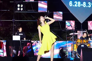 黄英音乐节闪耀舞台照图片_2